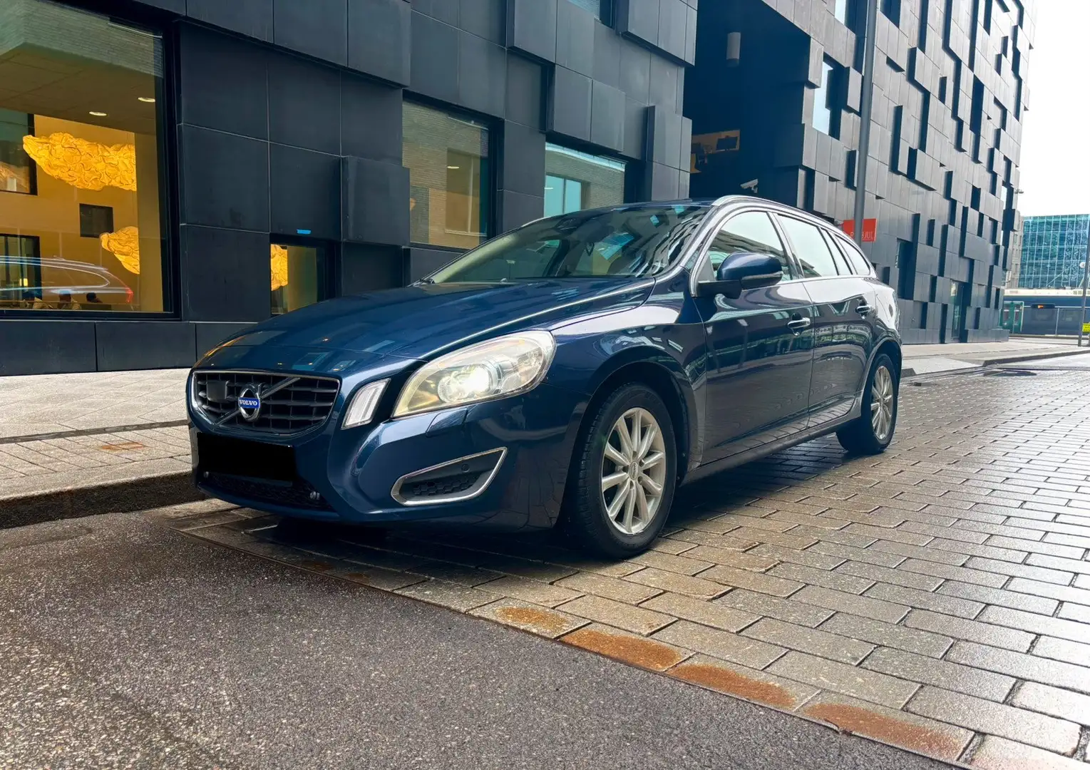 Volvo V60 V60 2.0 D3 Kinetic Geartronic Blauw - 1
