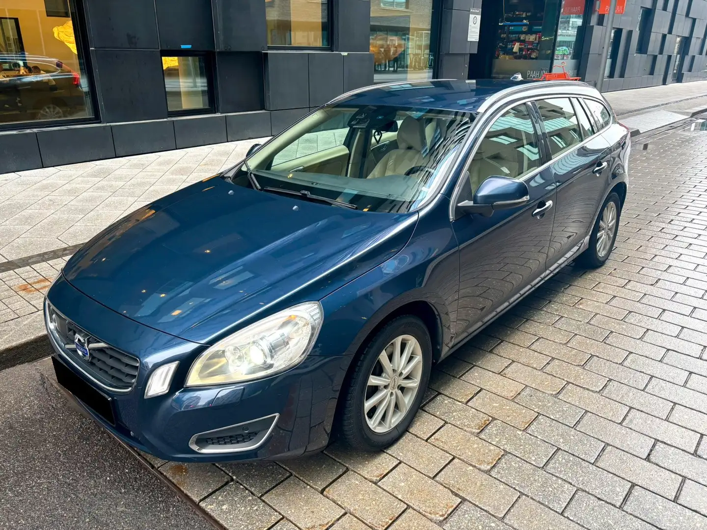 Volvo V60 V60 2.0 D3 Kinetic Geartronic Blauw - 2