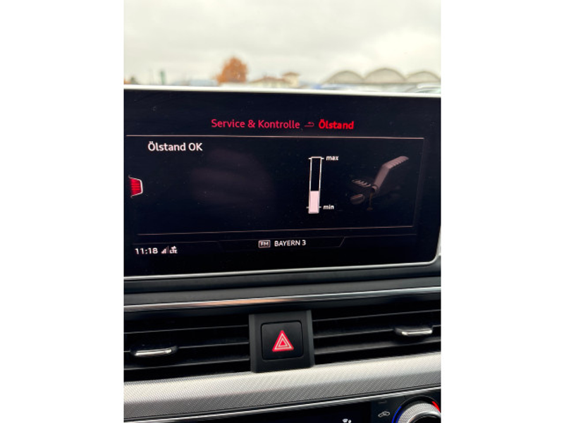 Audi A4 45 TDI QU S-Line — photo 9