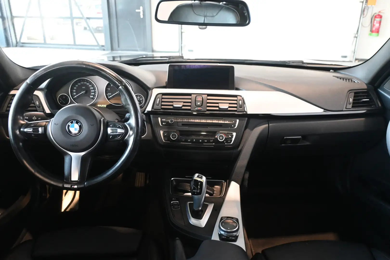 BMW 316 3-serie Touring 316i High Executive Automaat M-Pak Zwart - 2