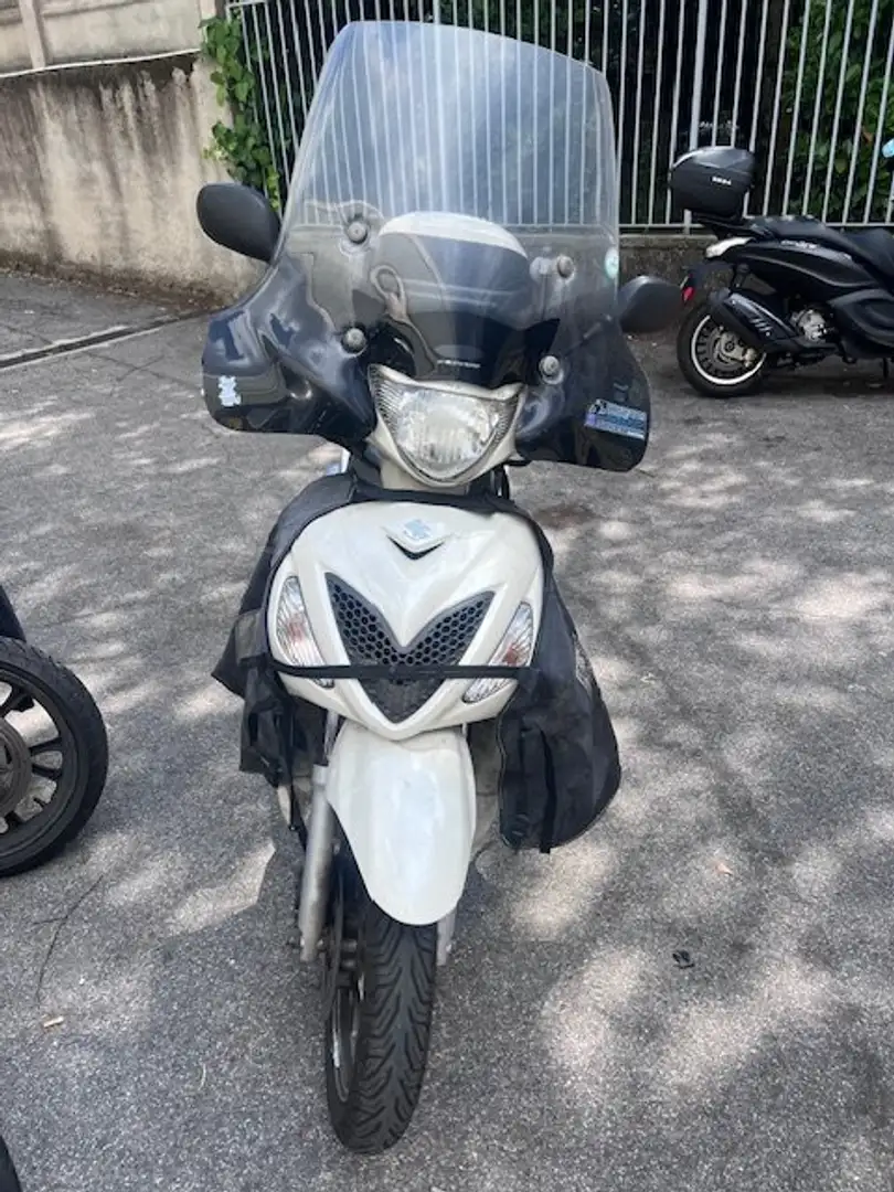 Suzuki Sixteen 150 Wit - 1