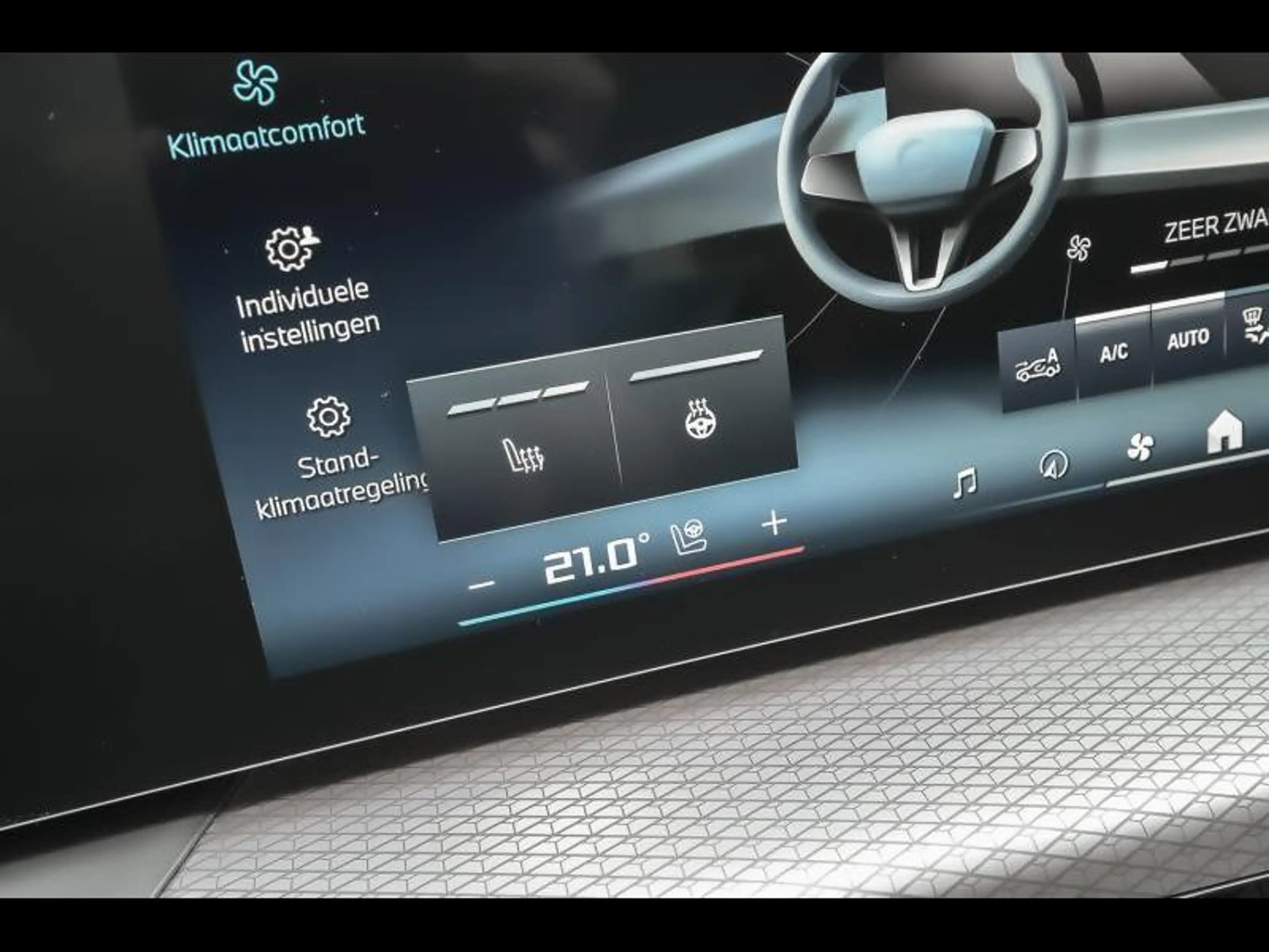 BMW i4 Gran Coupé — photo 13