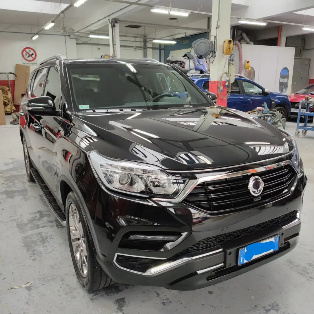 SsangYong Rexton ICON 4wd, 7p,, FULL OPT., FATTURABILE, GOMME NUOVE Fekete - 2