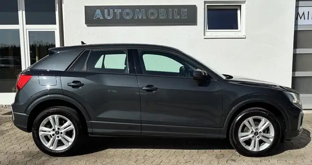 Audi Q2 view 4
