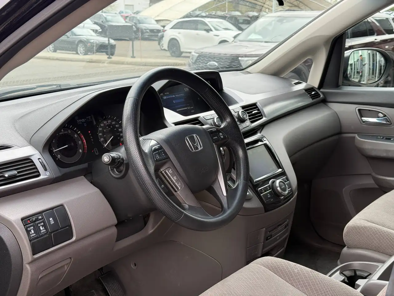 Honda Odyssey снимка Honda Odyssey