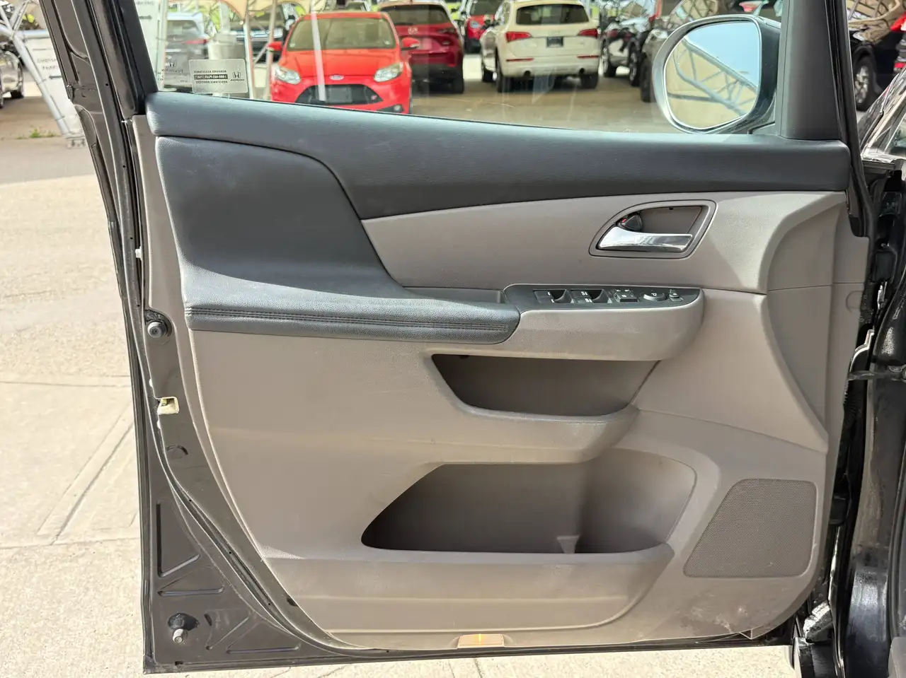 Honda Odyssey снимка Honda Odyssey