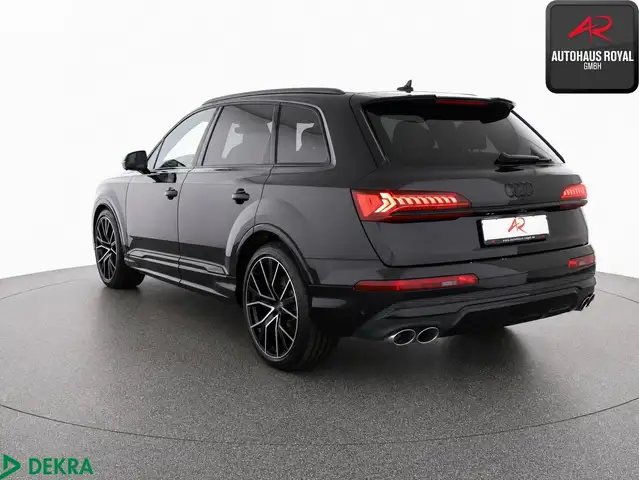 Audi SQ7 view 3