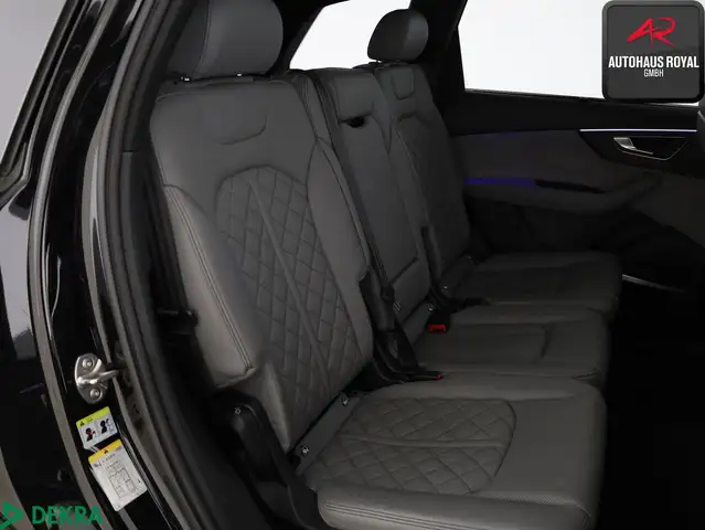 Audi SQ7 view 10