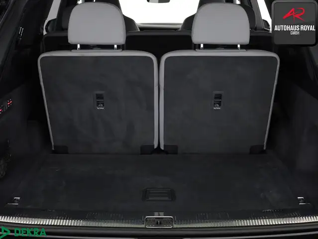 Audi SQ7 view 11