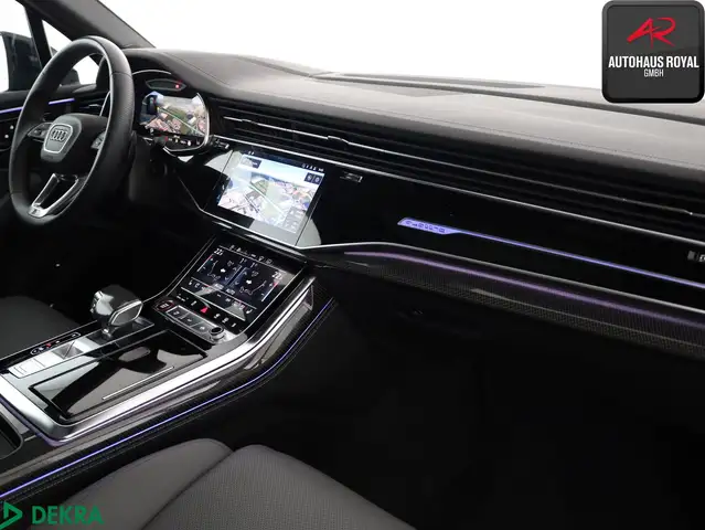 Audi SQ7 view 14