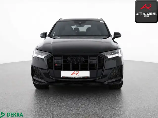 Audi SQ7 view 8