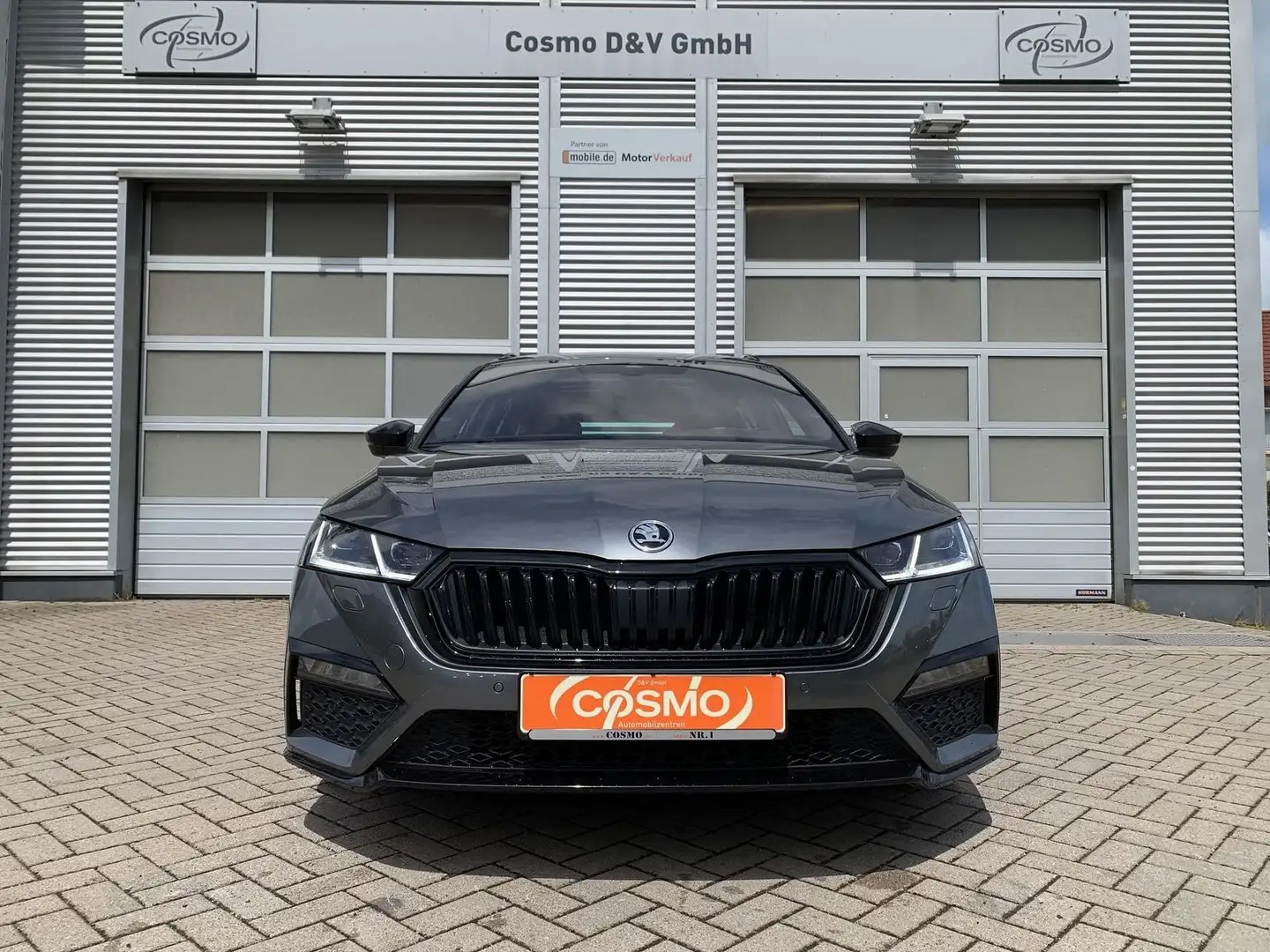 Skoda Octavia 2.0TSI RS Pano+Martix+ACC+el.Klappe Gris - 2