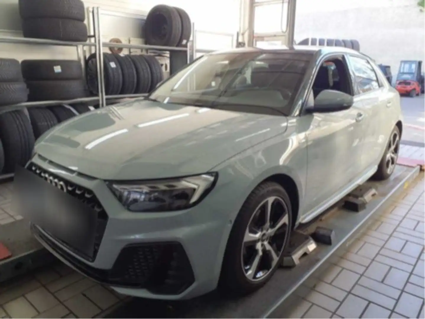 Audi A1 Sportback S line 1.0l TSI 81kW S tronic Navi LED Grau - 1