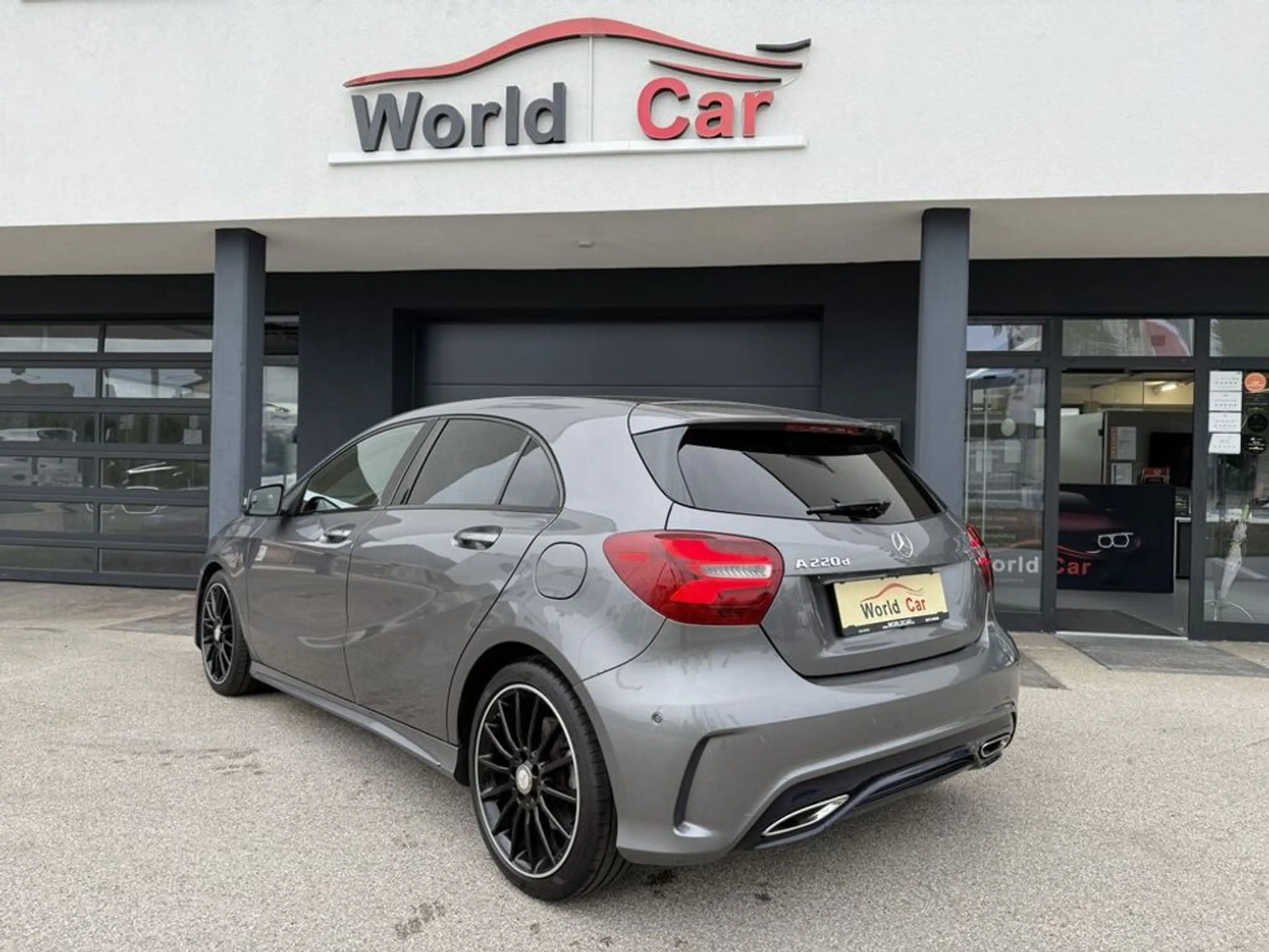 Mercedes-Benz A 220 d Aut. AMG Line/18''/Pano — photo 6
