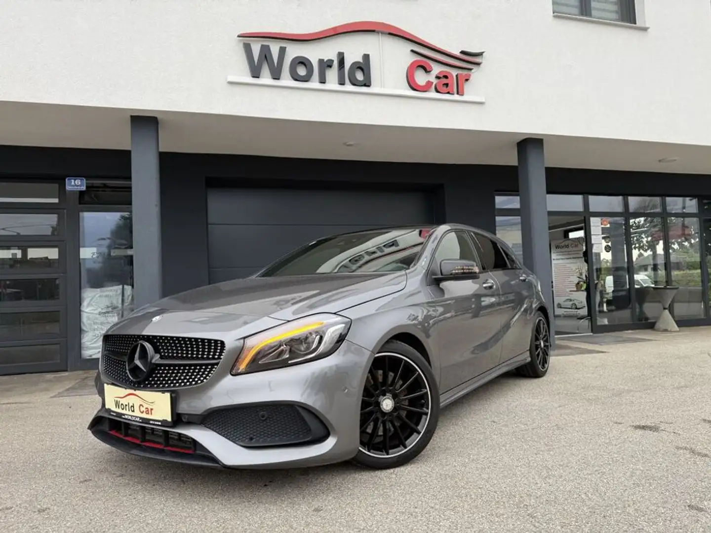 Mercedes-Benz A 220 d Aut. AMG Line/18''/Pano Grau - 1