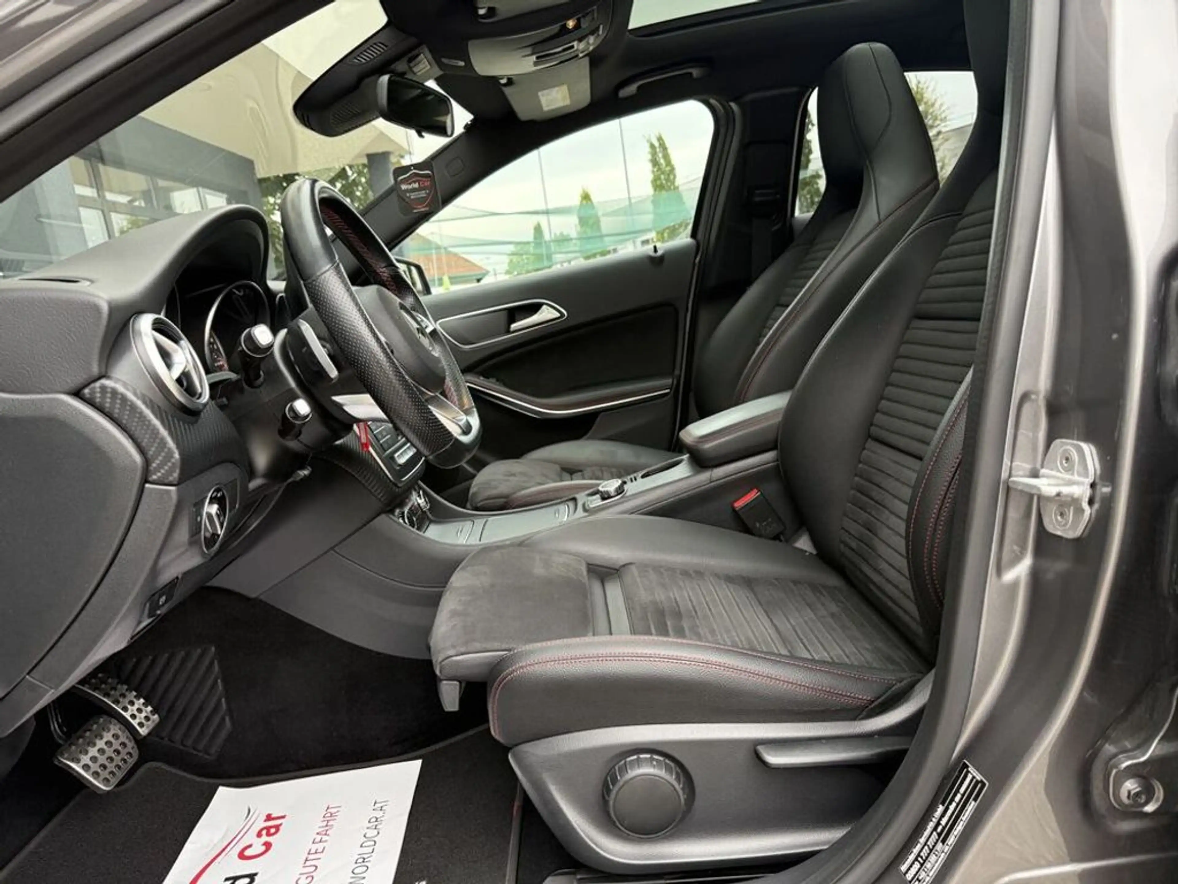 Mercedes-Benz A 220 d Aut. AMG Line/18''/Pano — photo 13