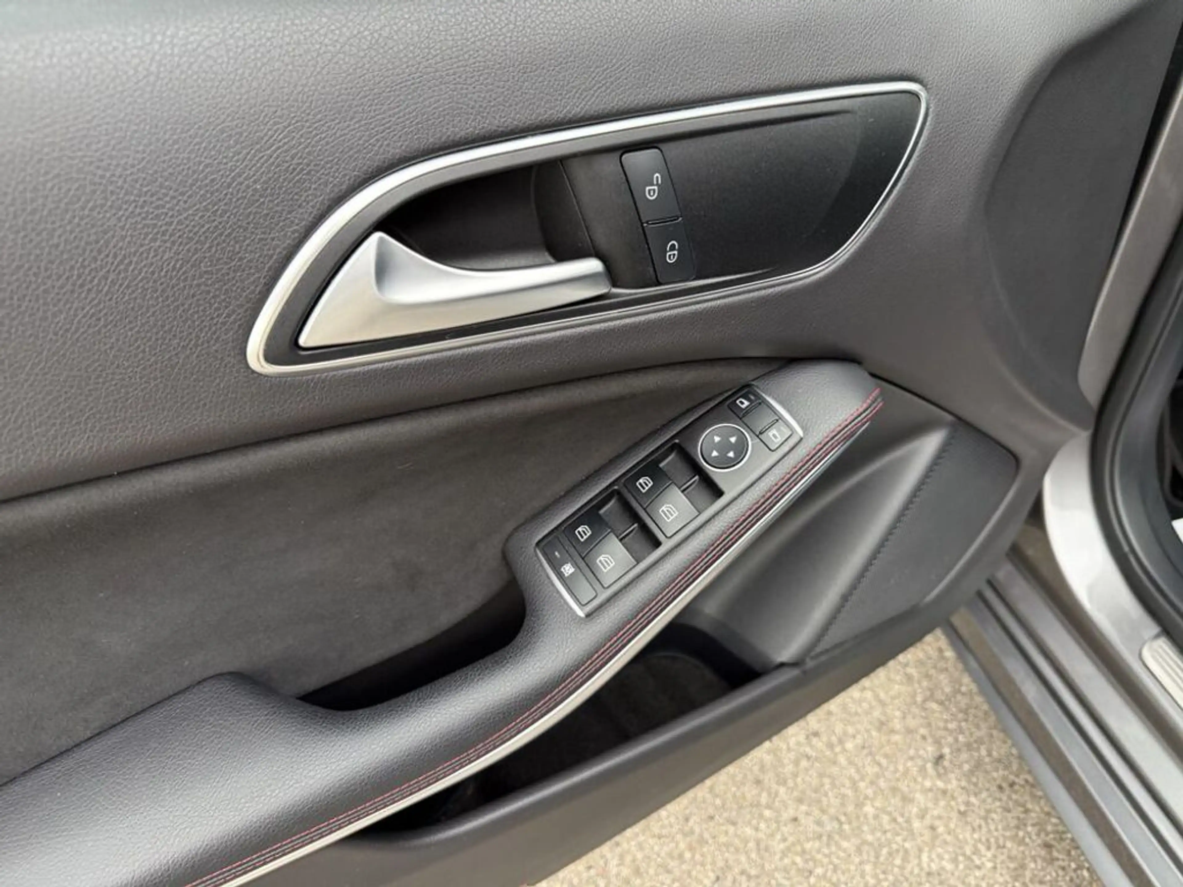 Mercedes-Benz A 220 d Aut. AMG Line/18''/Pano — photo 12