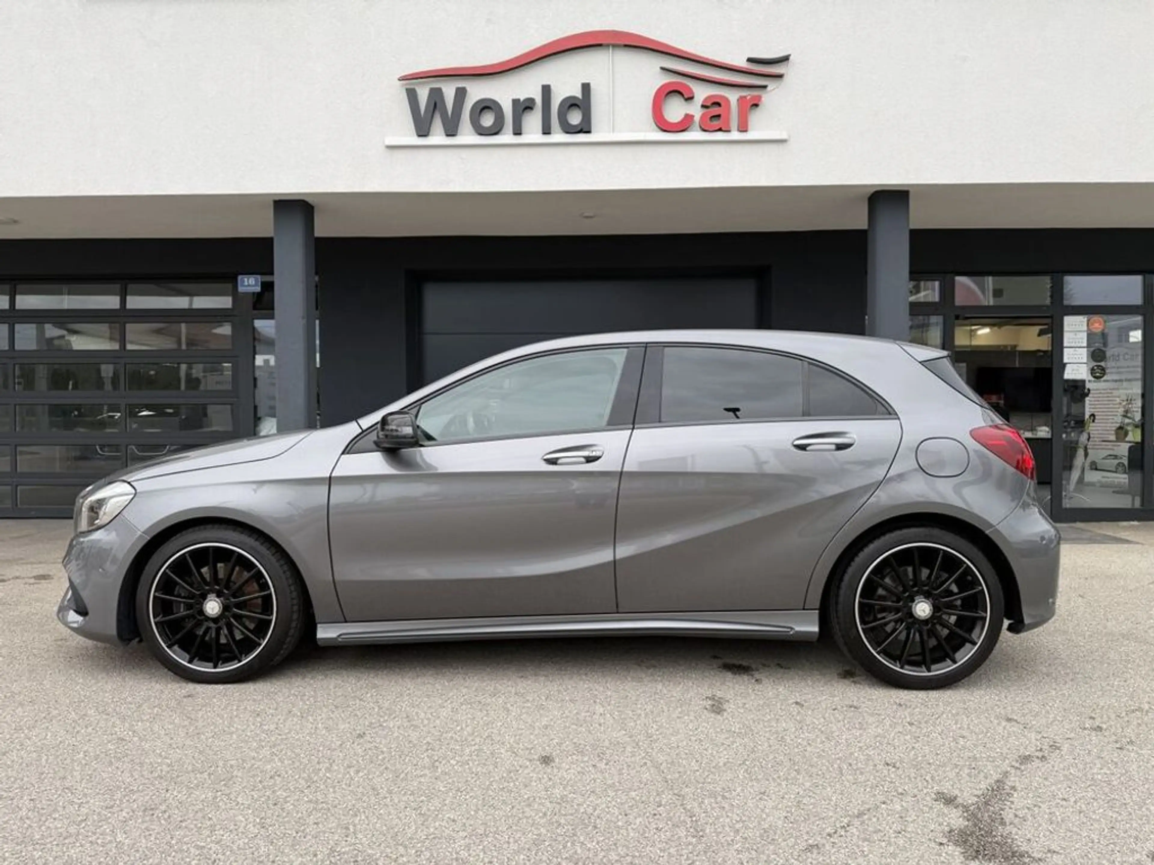 Mercedes-Benz A 220 d Aut. AMG Line/18''/Pano — photo 5