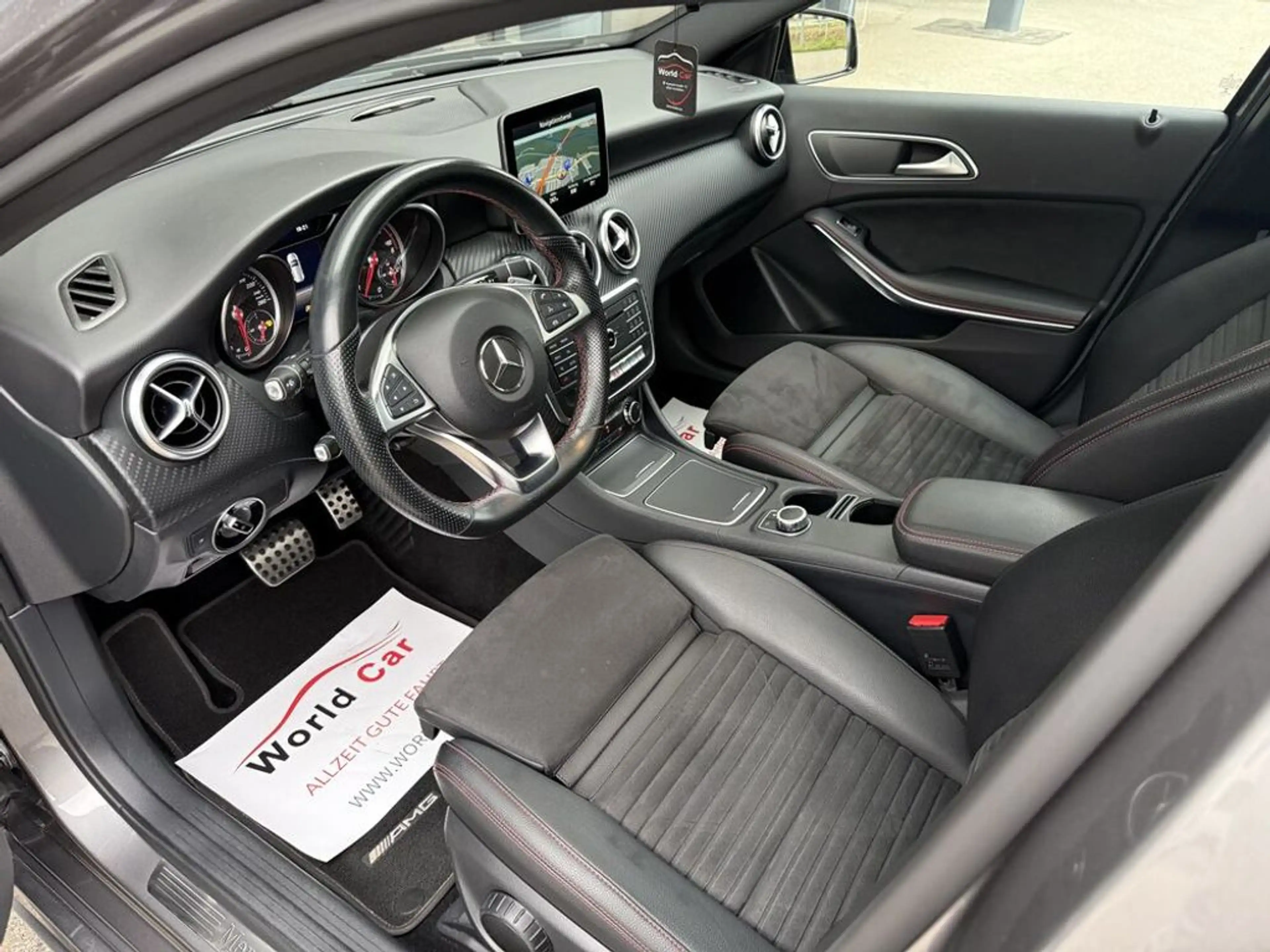 Mercedes-Benz A 220 d Aut. AMG Line/18''/Pano — photo 11