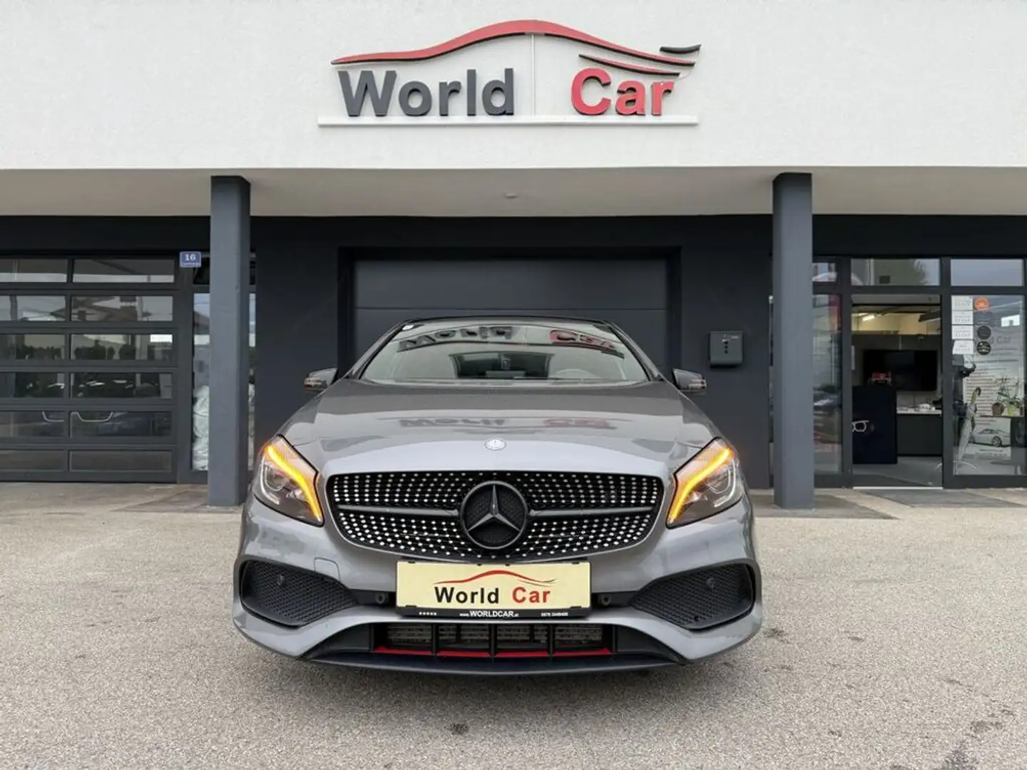 Mercedes-Benz A 220 d Aut. AMG Line/18''/Pano Grau - 2