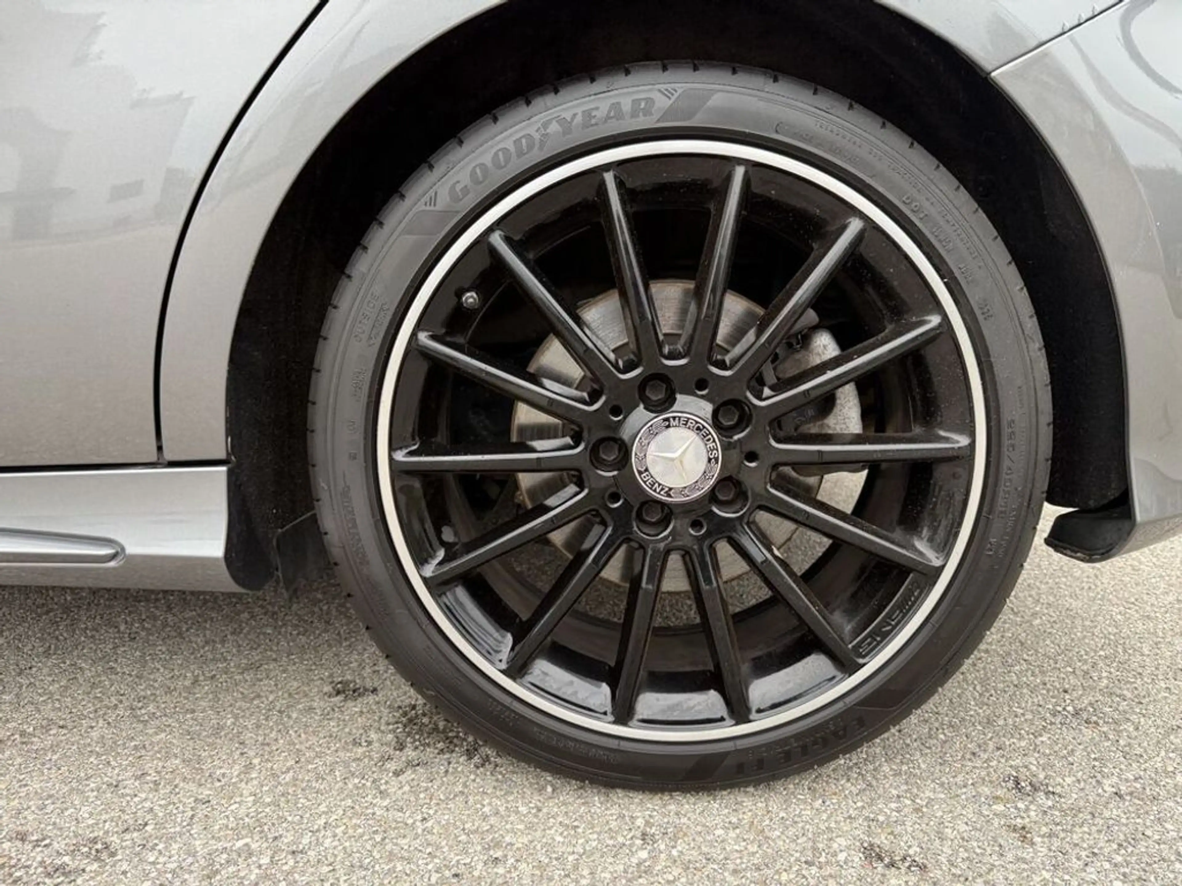 Mercedes-Benz A 220 d Aut. AMG Line/18''/Pano — photo 8