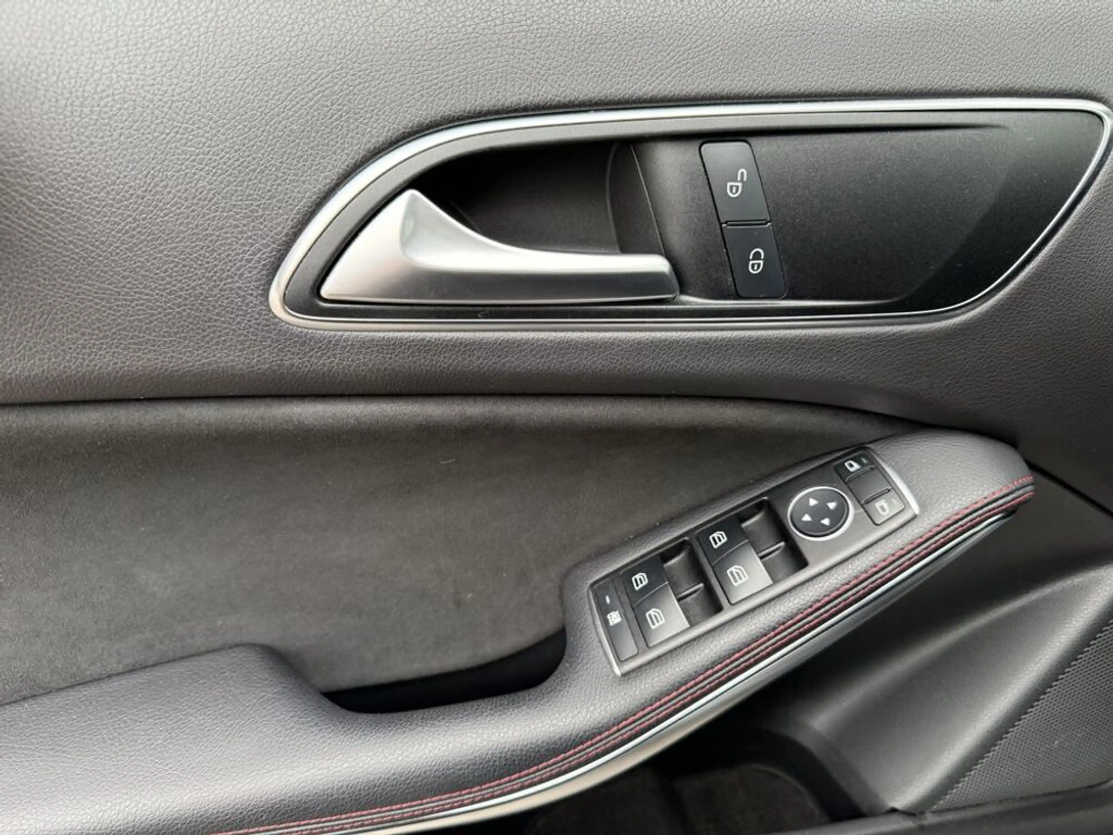 Mercedes-Benz A 220 d Aut. AMG Line/18''/Pano — photo 14