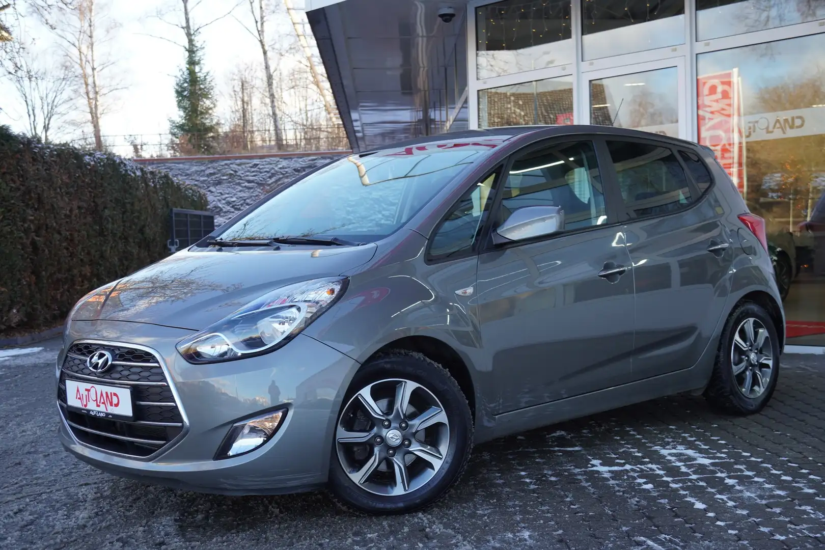 Hyundai iX20 1.6 blue Space Plus PDC Klima Sitzheizung Gris - 2