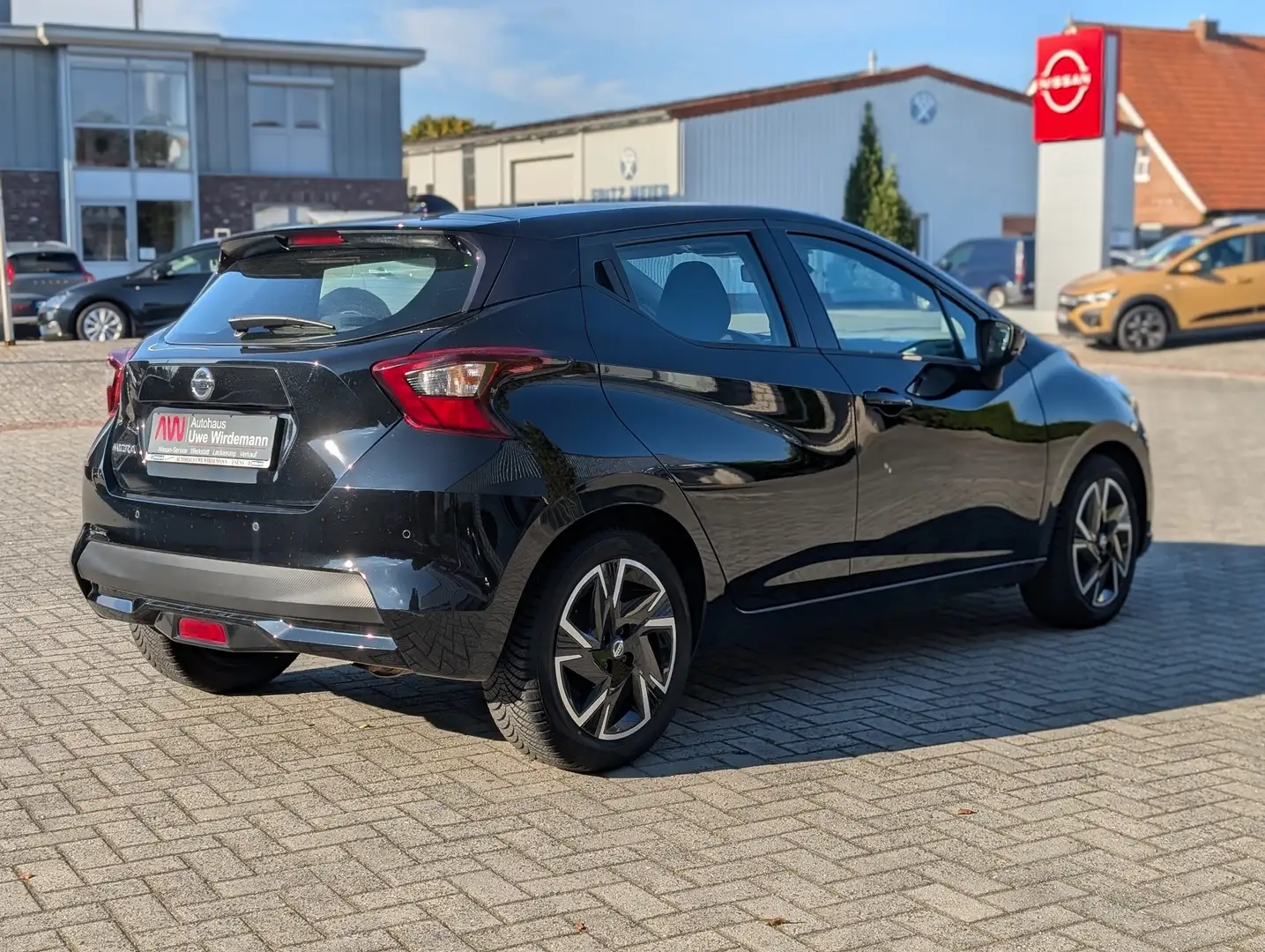 Nissan Micra N-Way Schwarz - 1