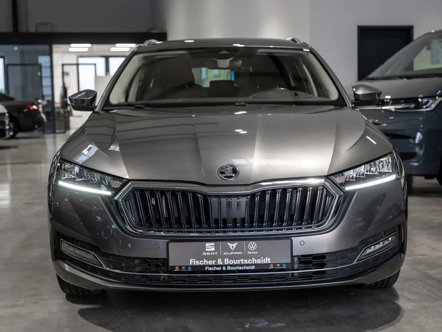 Skoda Octavia Combi 1.4 TSI iV Style NAVI AHK HUD L Grau - 2