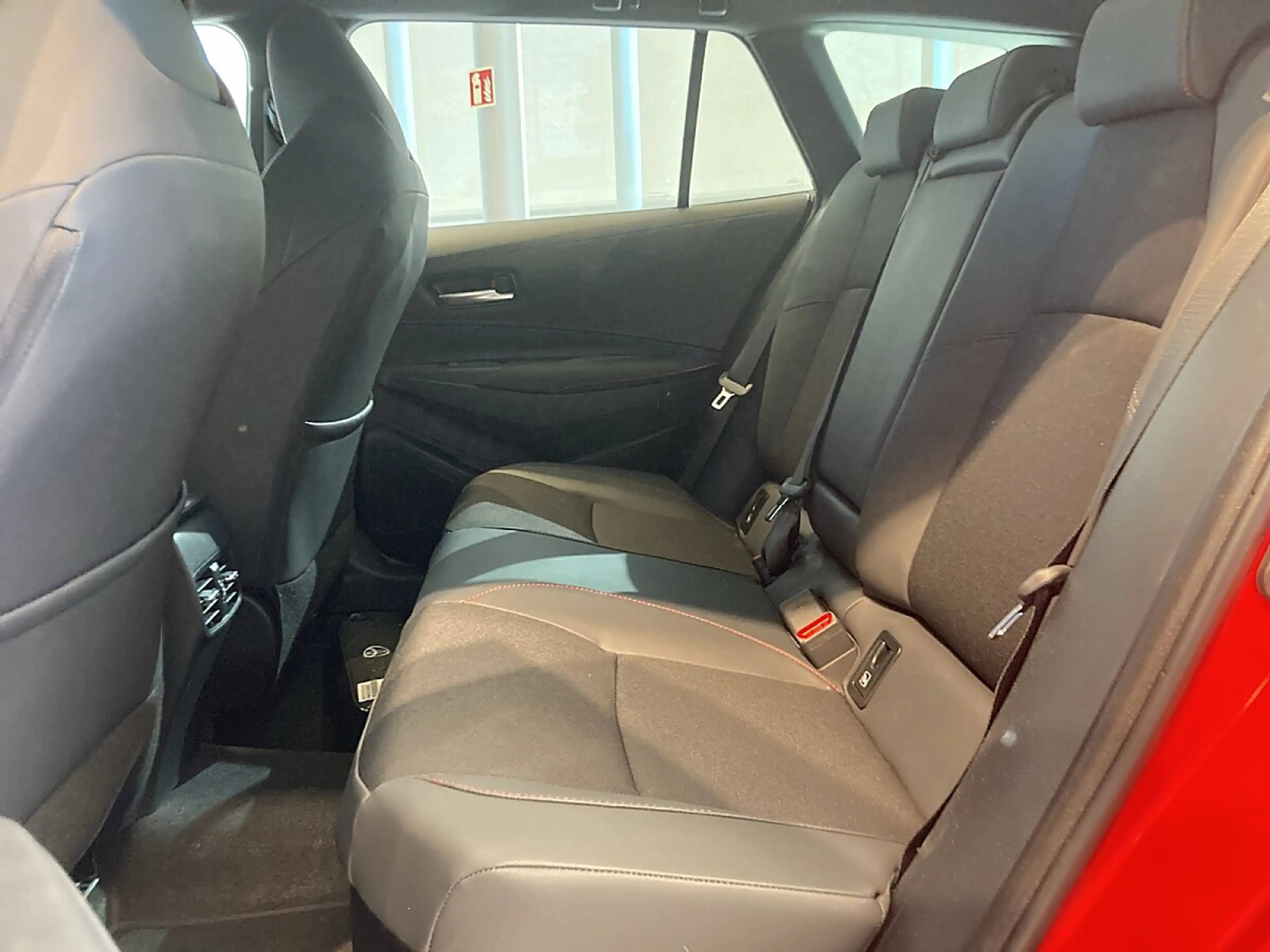 Toyota Corolla 2,0 Touring Sports Hybrid GR-Sport — photo 12
