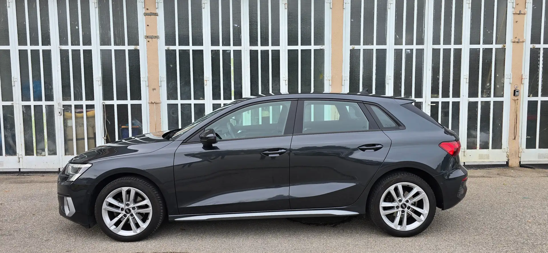 Audi A3 35 TDI S-tronic *Matrix*Navi*Kamera*Virtual Tacho* Grau - 2