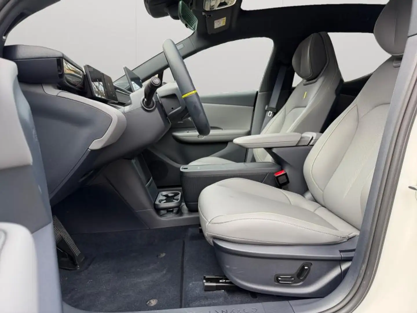 Lynk & Co 02 More Blanc - 2