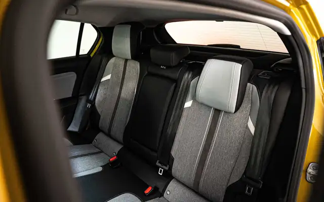 Opel Astra view 7