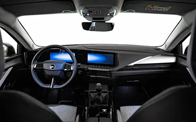 Opel Astra view 9