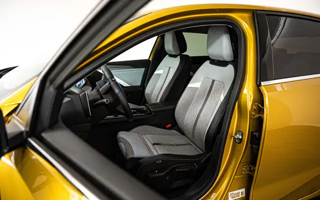 Opel Astra view 8