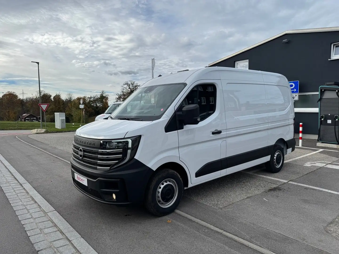 Nissan Interstar L2H2 3,5 dCi 150 FWD - N-Connecta Weiß - 1