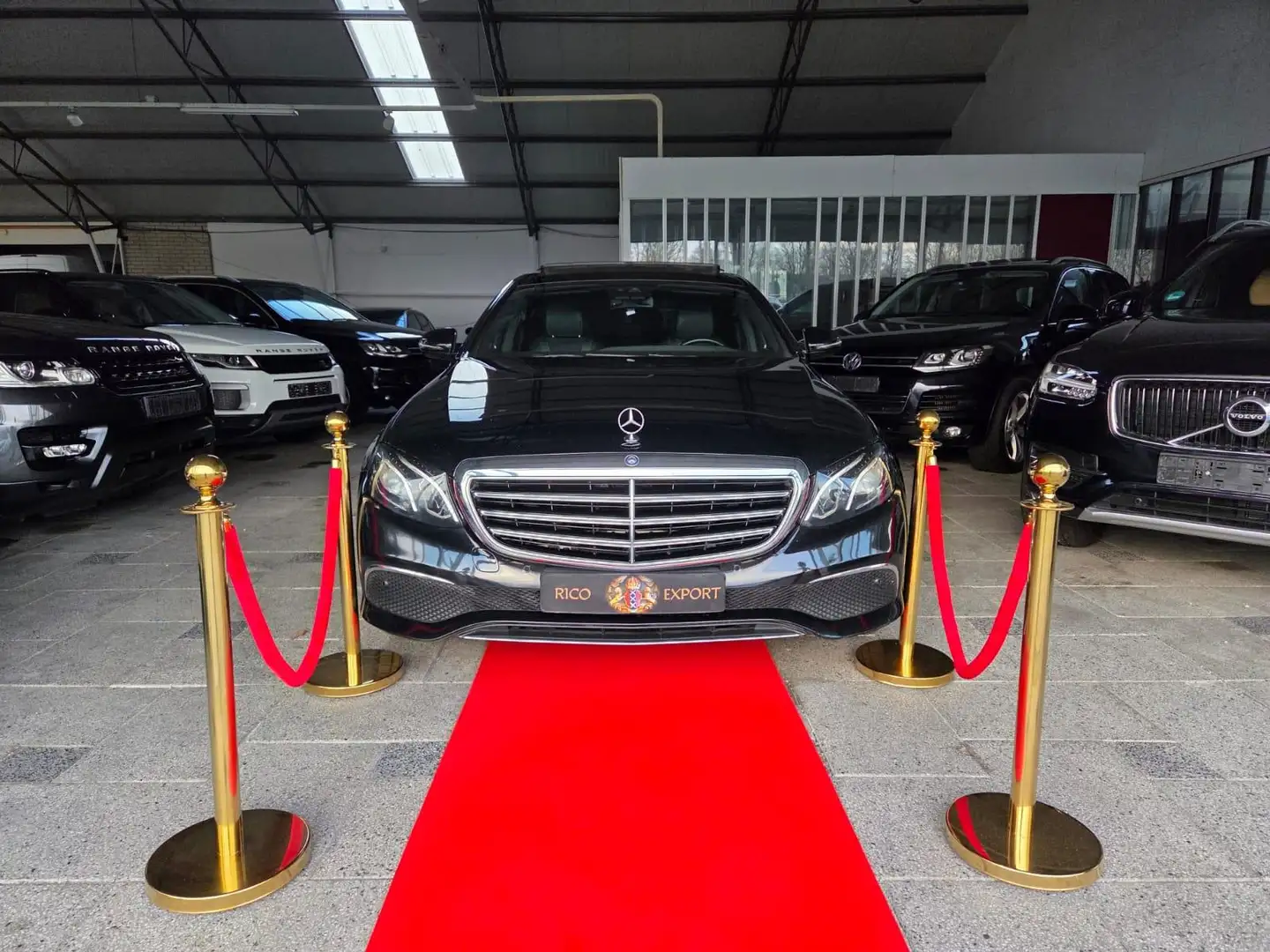 Mercedes-Benz Sonstige E-klasse 2.0D AUT LED PANORAMA CAMERA 360 BURMESTE Schwarz - 1