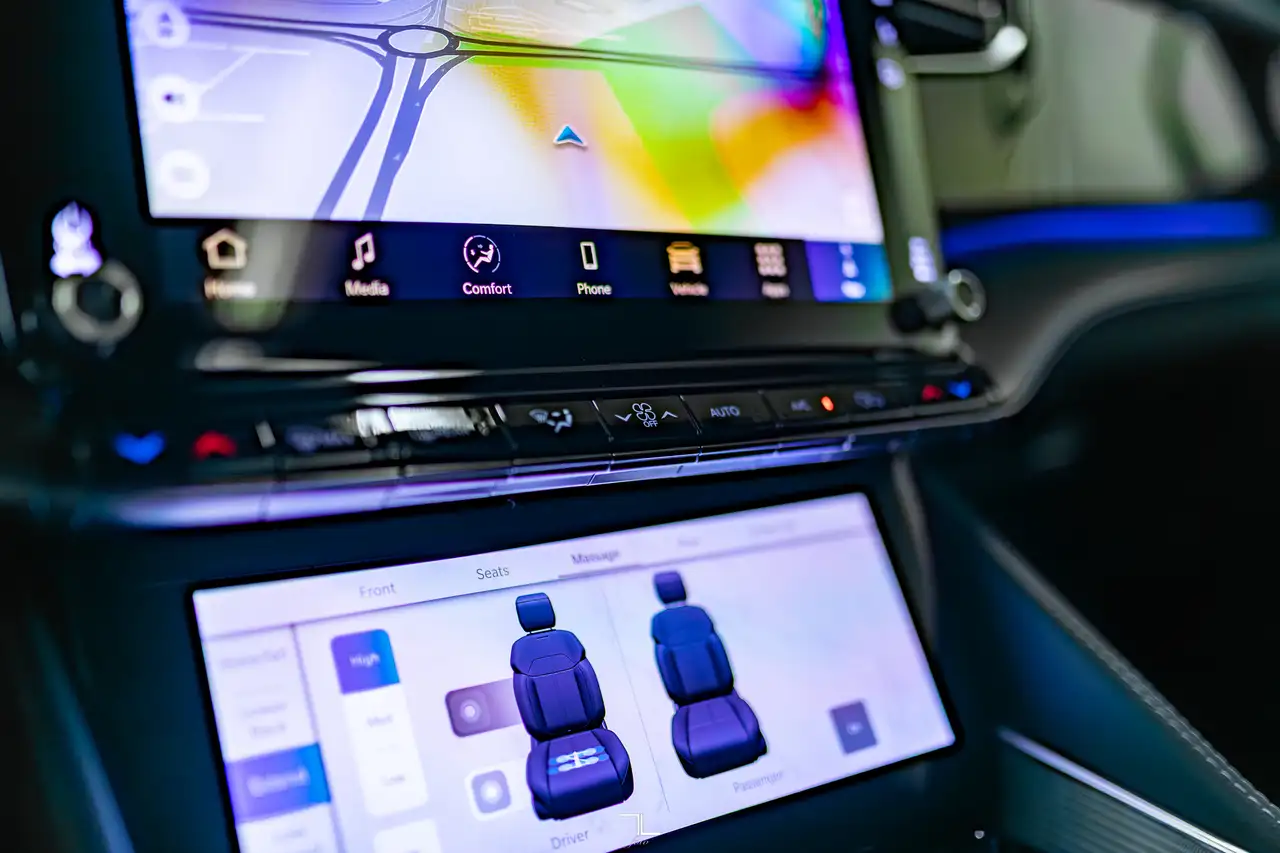 Jeep Grand Wagoneer снимка Jeep Grand Wagoneer