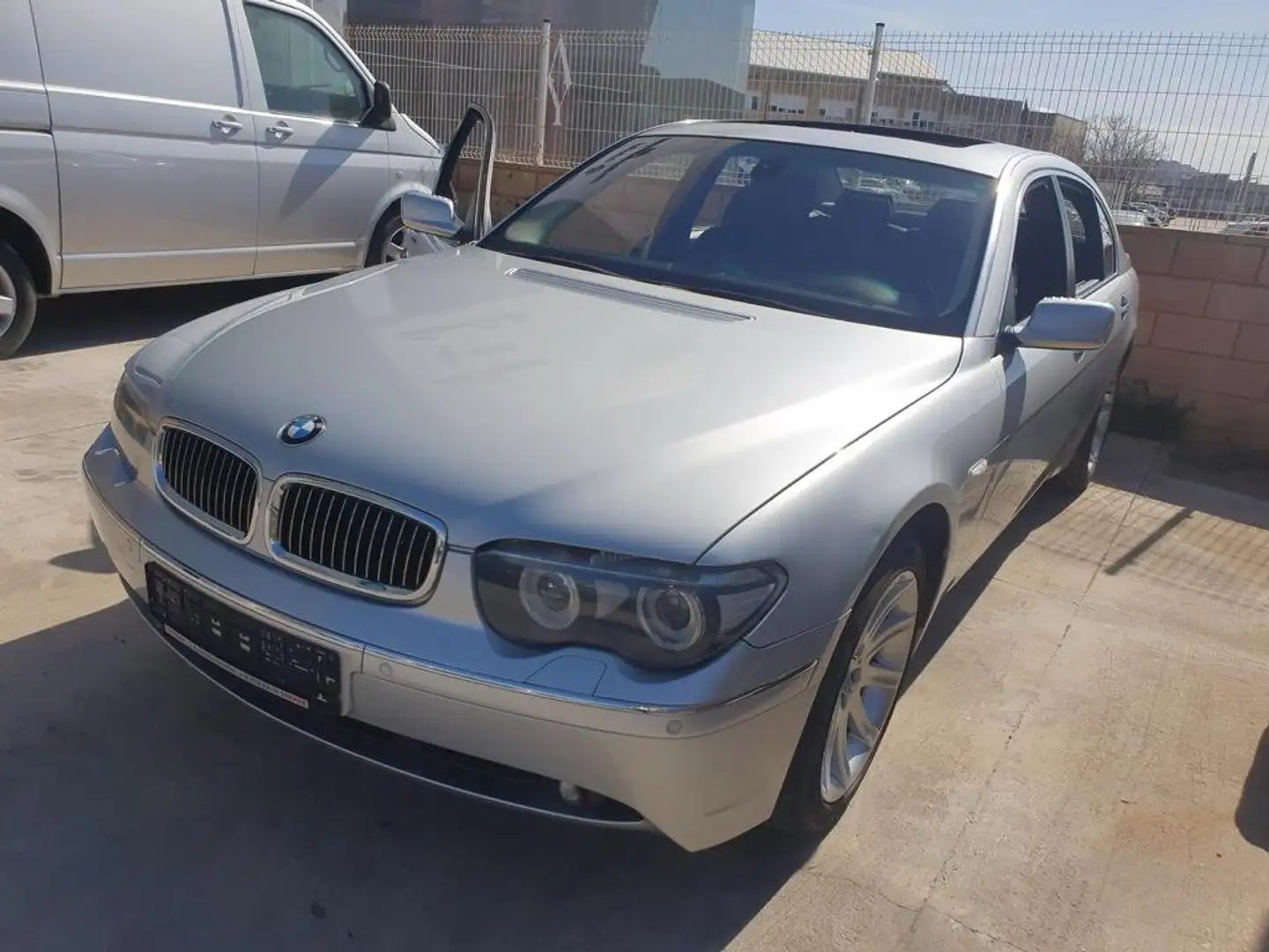BMW 745 745iL Gümüş rengi - 1