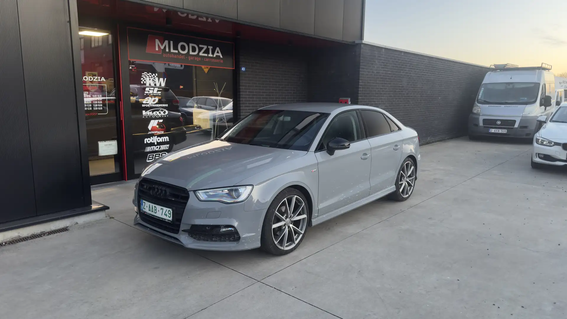 Audi A3 1.4 TFSI NARDO limo Sline Tuned Vmaxx+19” JR51 Grau - 1