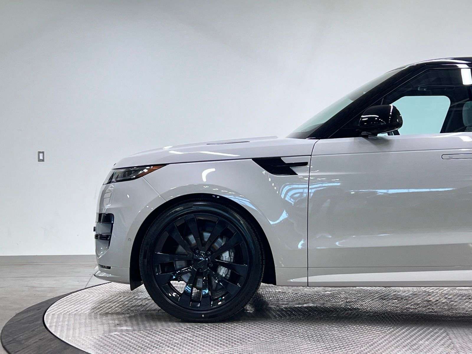 2026 Land Rover Range Rover Sport P400 DYNAMIC HSE alt 5