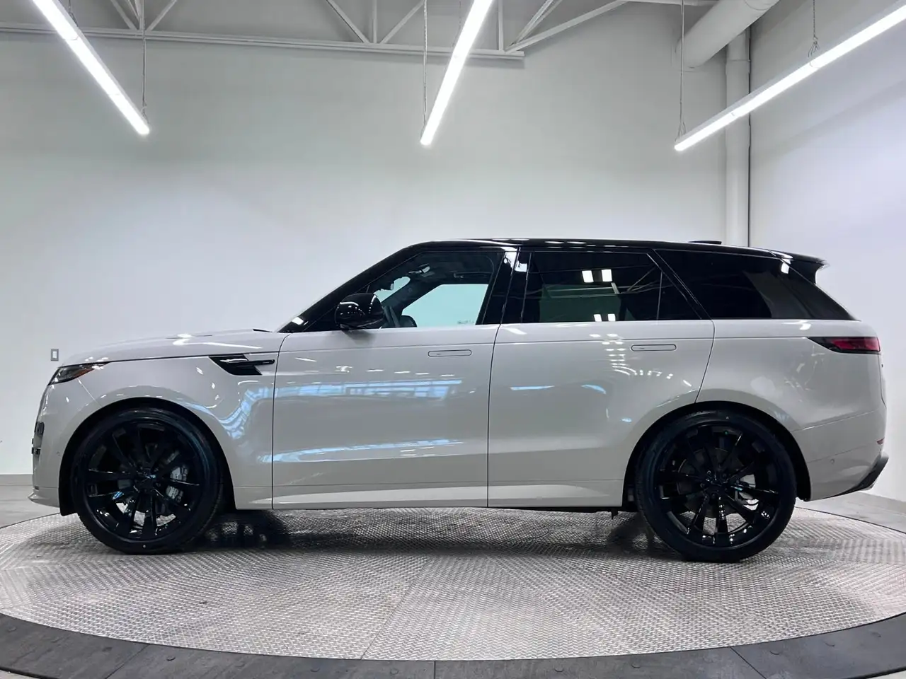 Land Rover Range Rover Sport снимка Land Rover Range Rover Sport