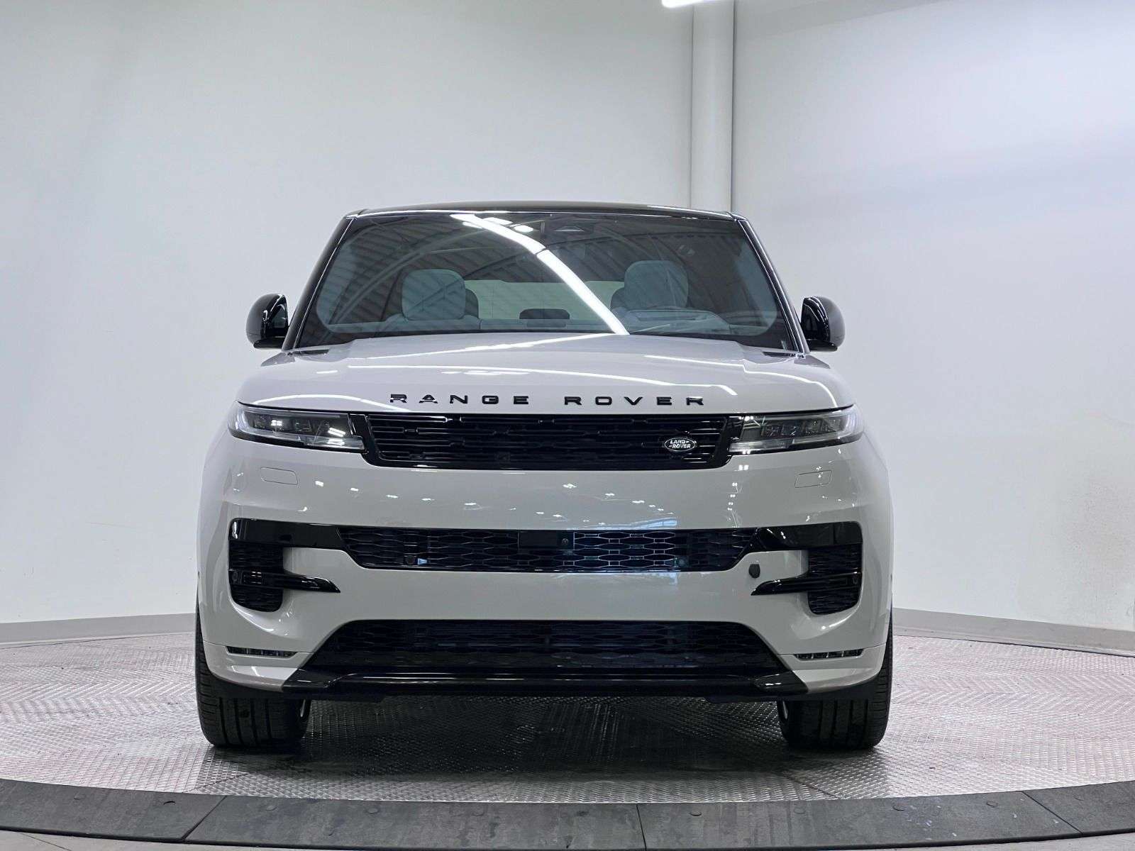 2026 Land Rover Range Rover Sport P400 DYNAMIC HSE alt 2