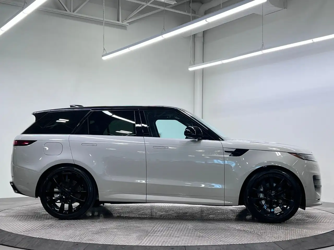 Land Rover Range Rover Sport снимка Land Rover Range Rover Sport