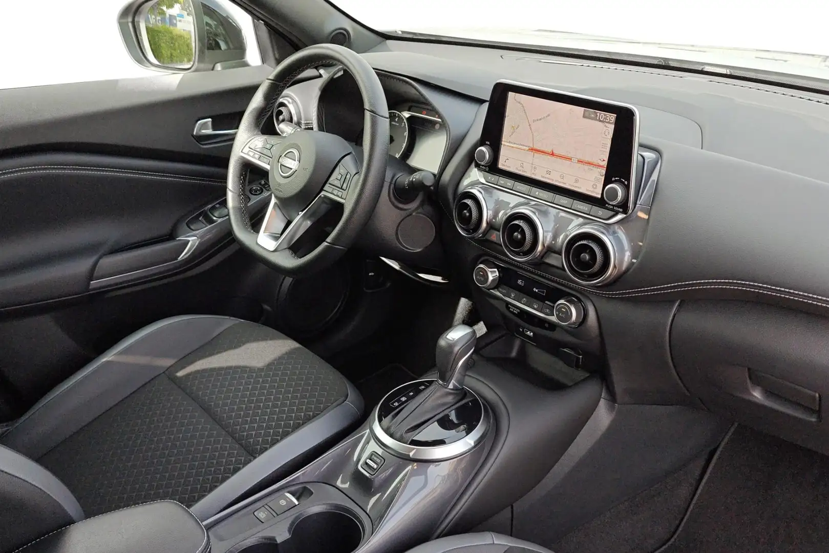 Nissan Juke 1.0 DIG-T 114 DCT N-Connecta - incl 2 jaar KARE Zilver - 2