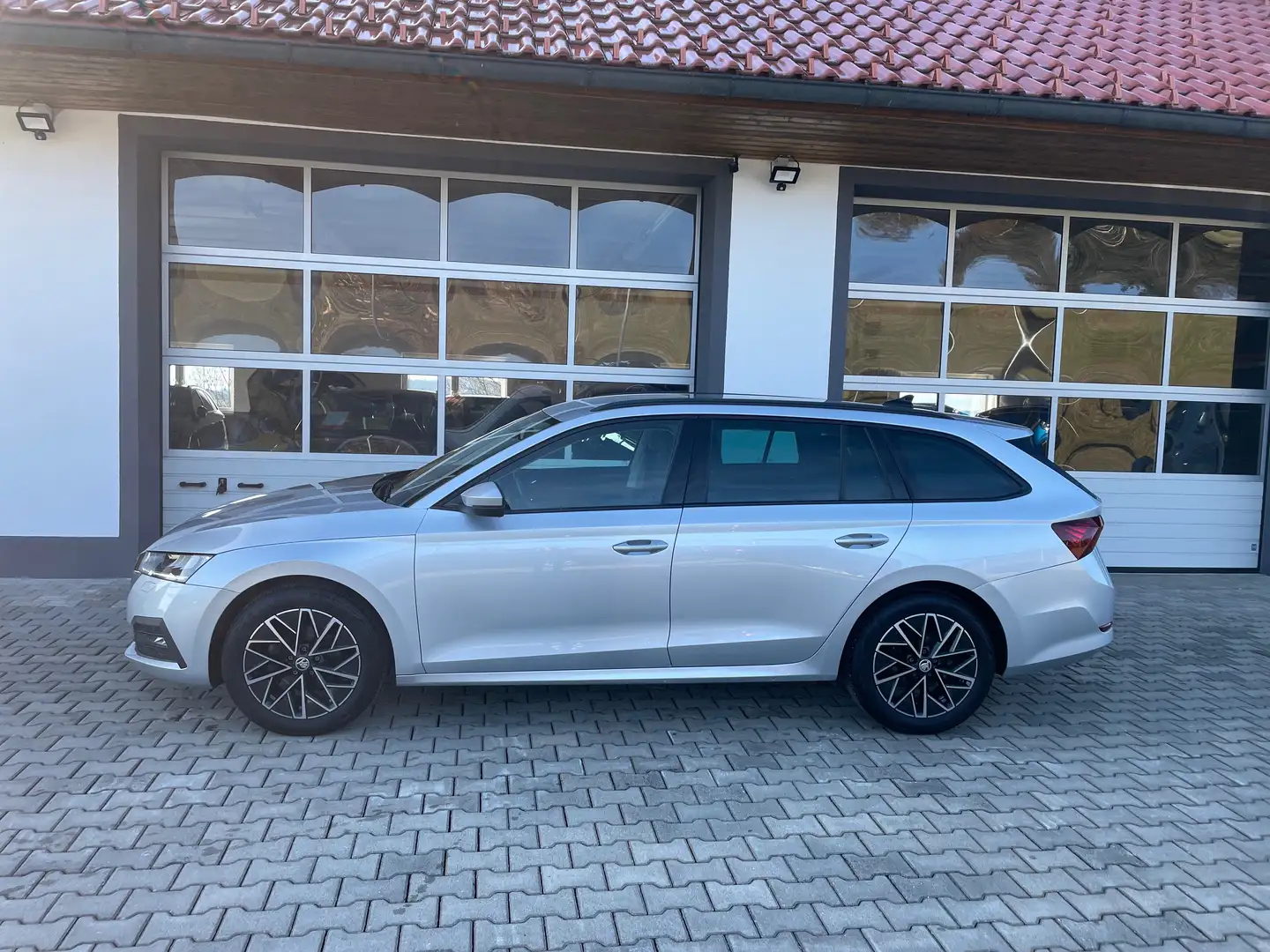 Skoda Octavia Clever 2,0 TDI DSG *AHV*DIGITAL*RFK*LED*APP*ACC* Grau - 2