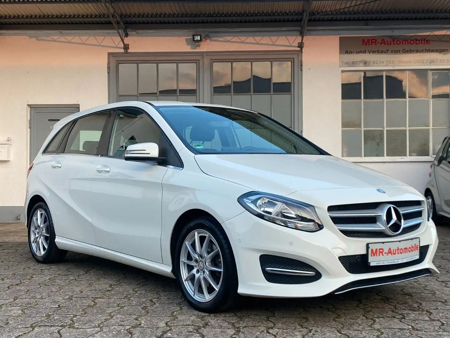 Mercedes-Benz B 180 *FACELIFT*1.Hd*Navi*Leder*Serviceheft* Blanc - 1
