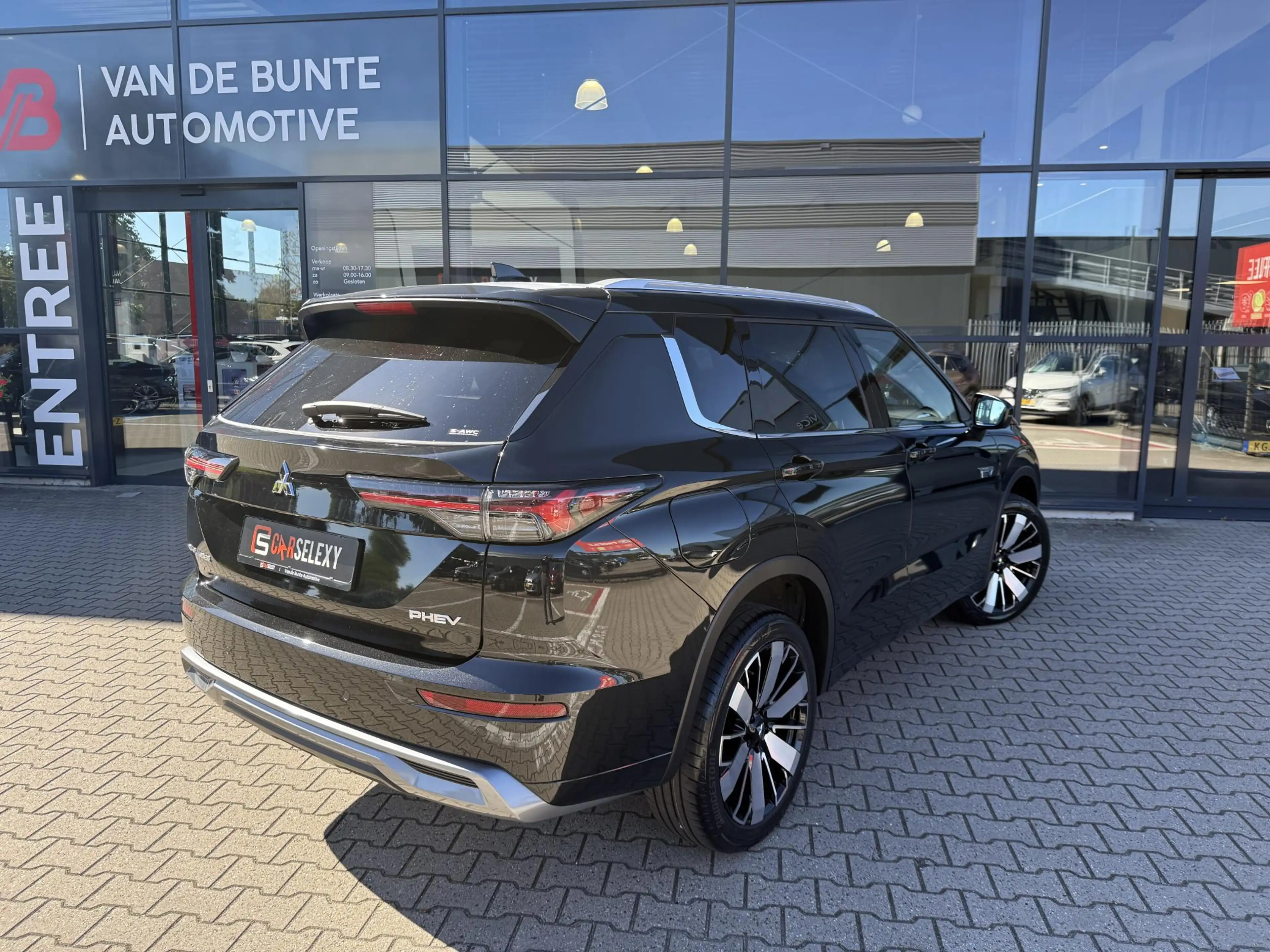 Mitsubishi Outlander 2.4 PHEV Instyle *Nieuwe Auto!* — photo 2