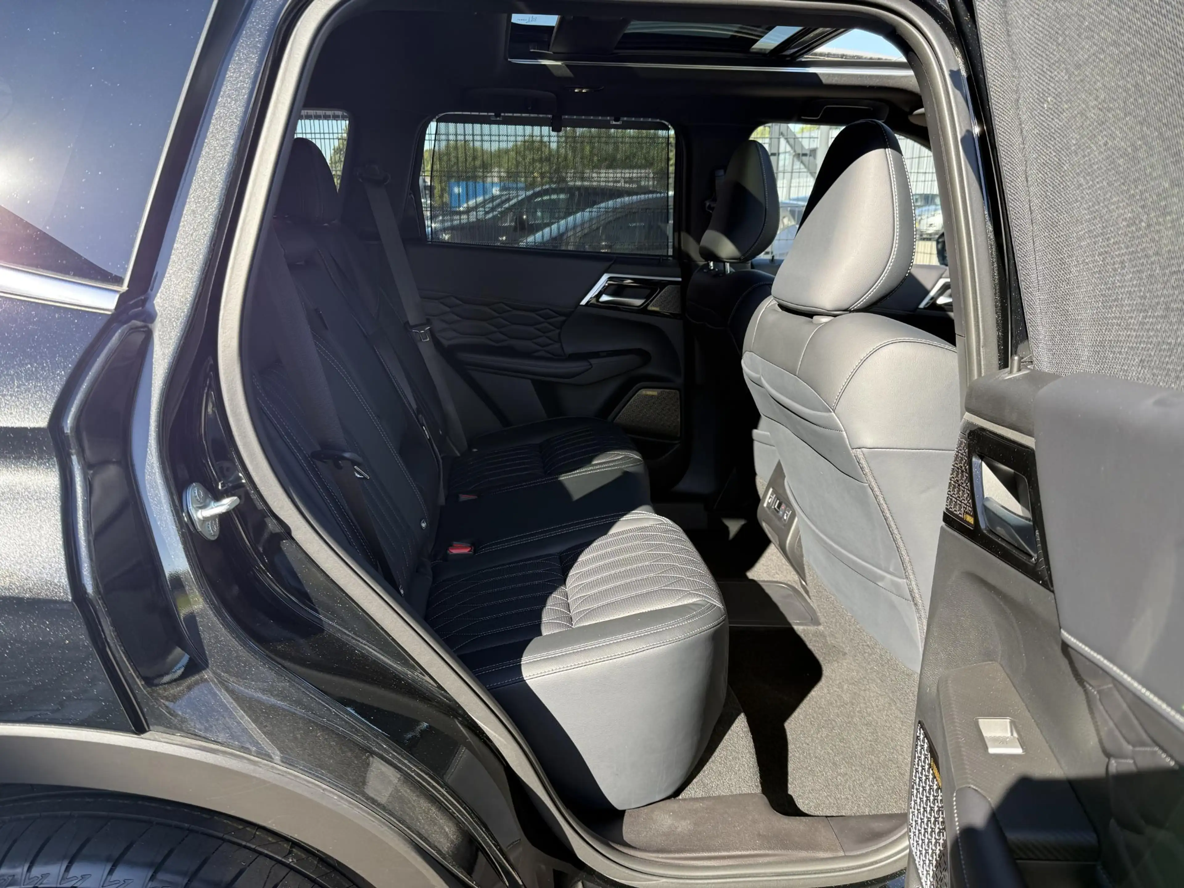 Mitsubishi Outlander 2.4 PHEV Instyle *Nieuwe Auto!* — photo 15