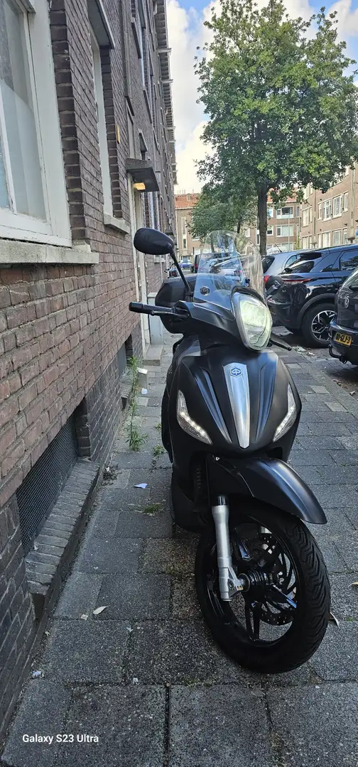 Piaggio Beverly 350 Zwart - 2